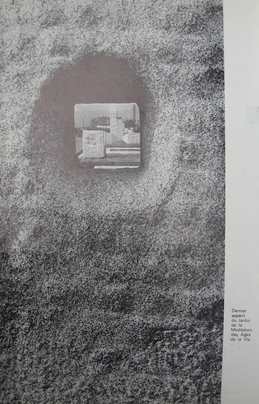 Le Mausol�e 04-1975 11